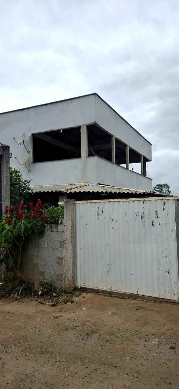 Casa com chácara  1 000 m²