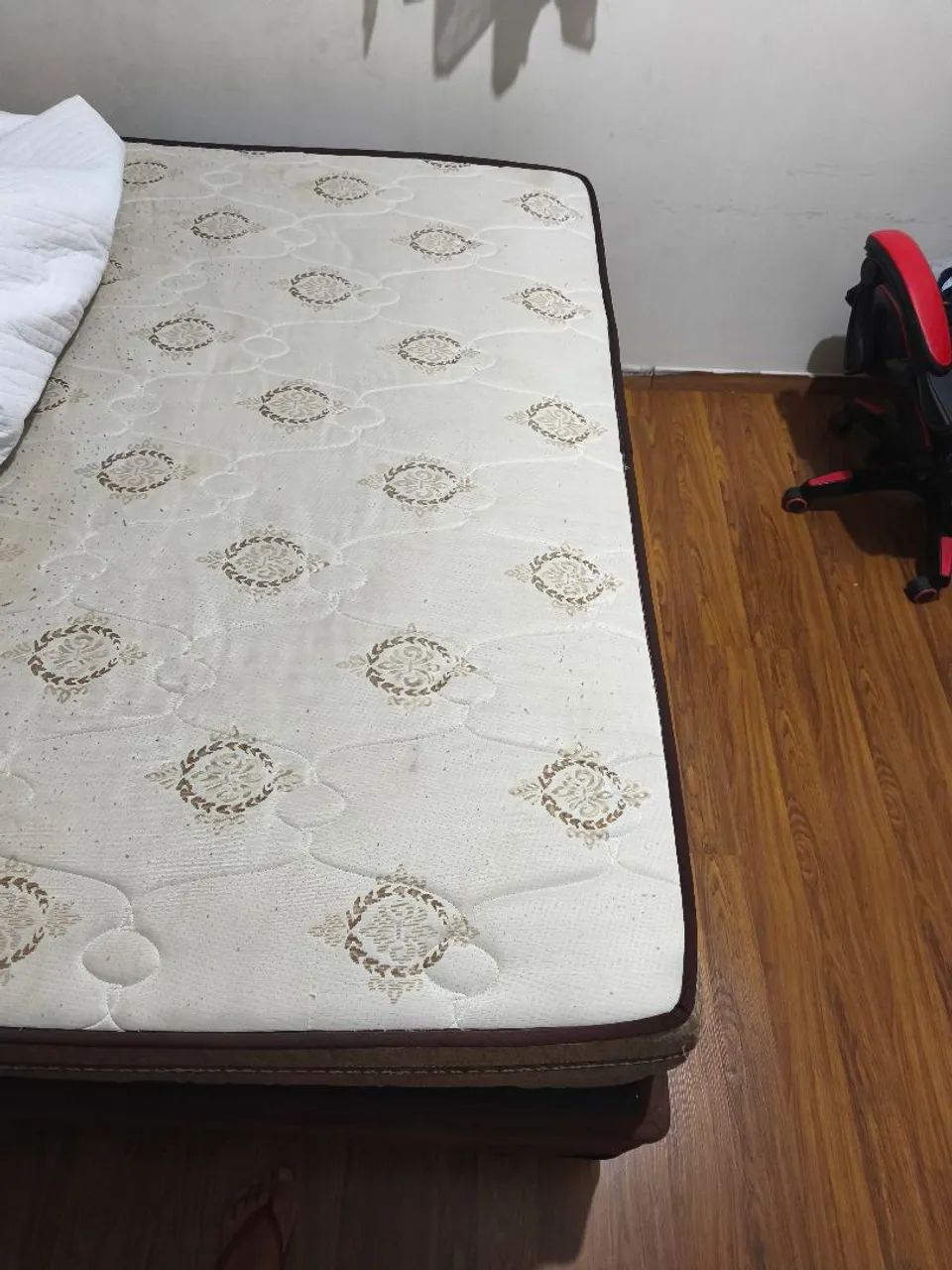 Cama box Queen problema usado perfeito estado  - Foto 2