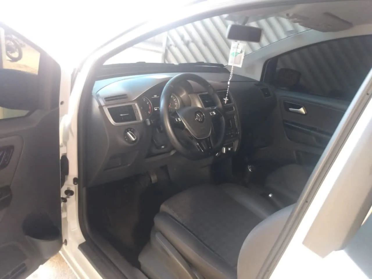 Volkswagen Fox Comfortline 1.0 Flex 12V 5P 2016 - Foto 4