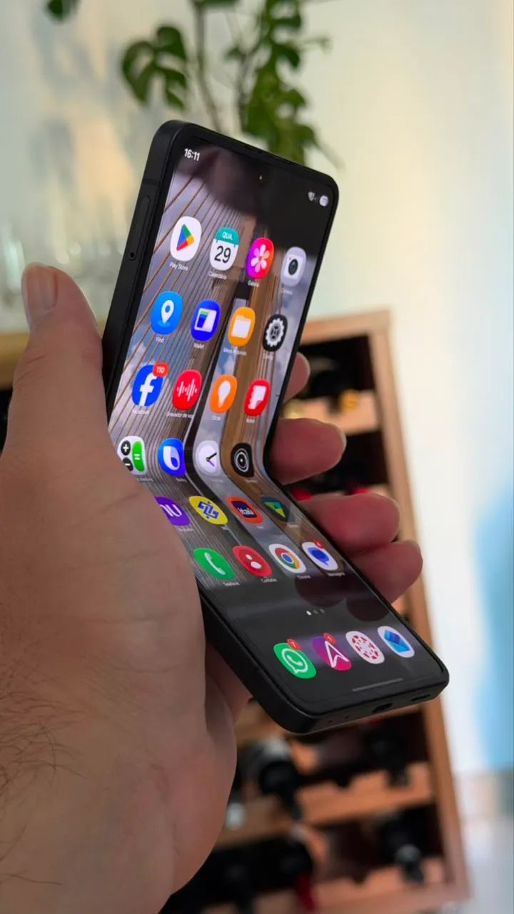 Samsung Galaxy Z Flip 7 - Foto 4