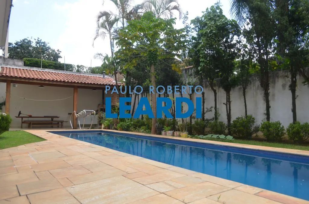 CASA ASSOBRADADA - CIDADE JARDIM - SP