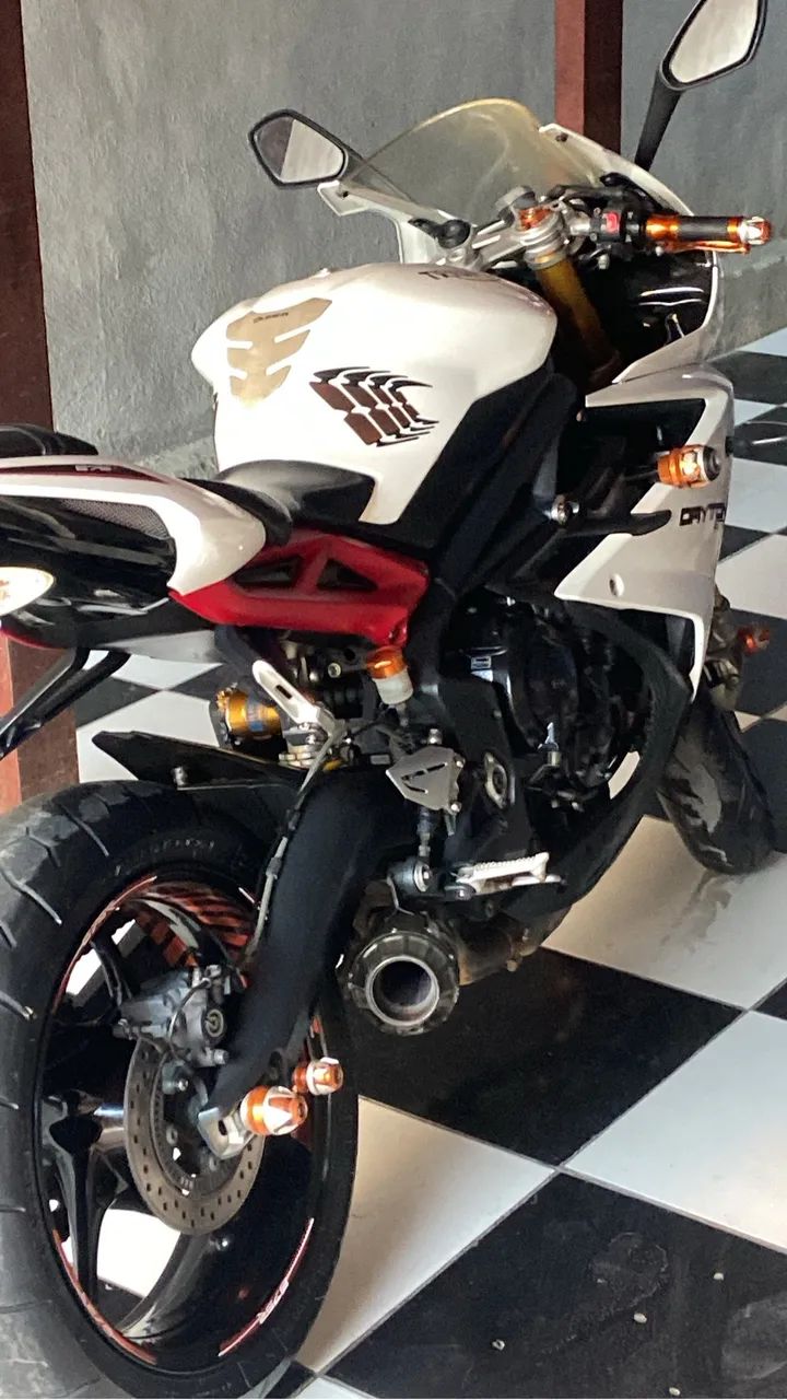 Triumph Daytona  - Foto 2