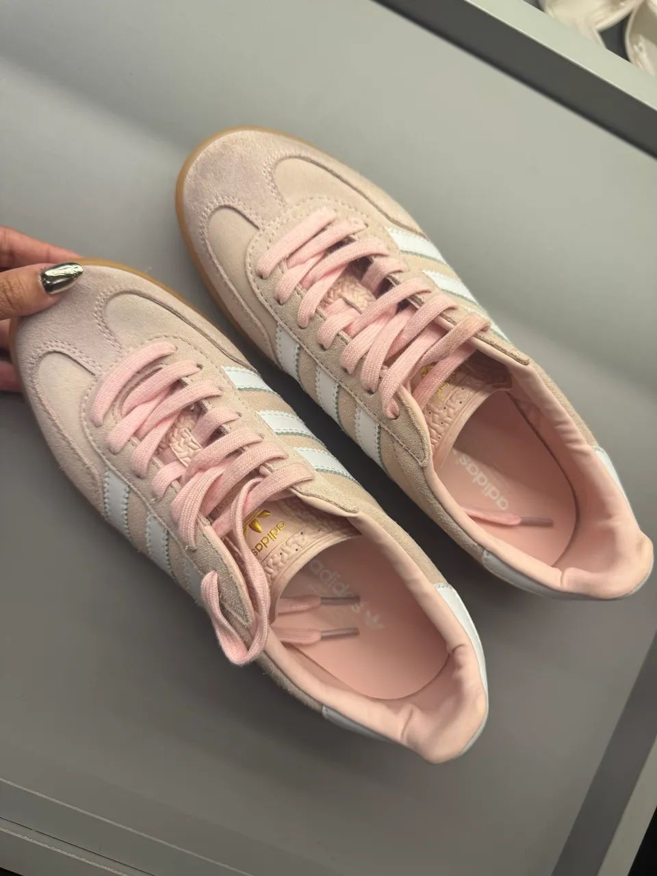 Tênis ADIDAS GAZELLE ROSA  - Foto 2
