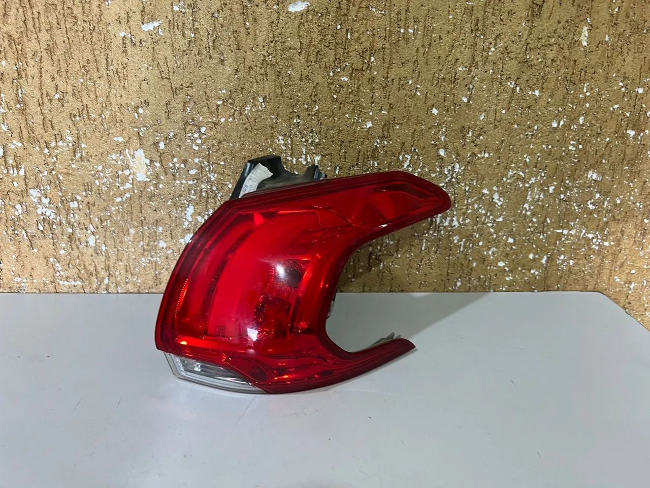 Lanterna direita Peugeot 2008 2015/2016/2017/2018/2019/2020/2021/2022/2023/2024