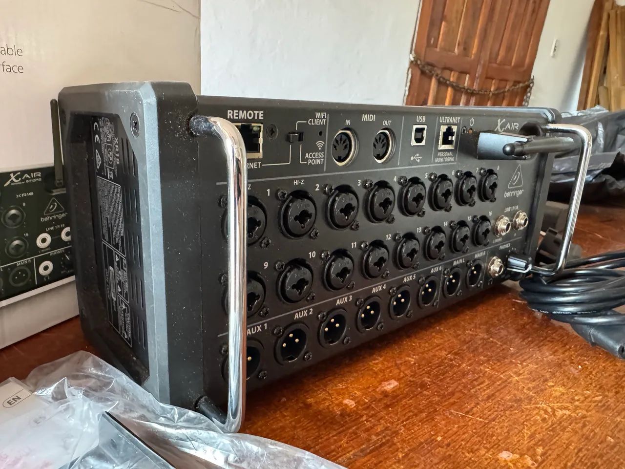 XR18 Behringer (usada) - Foto 2