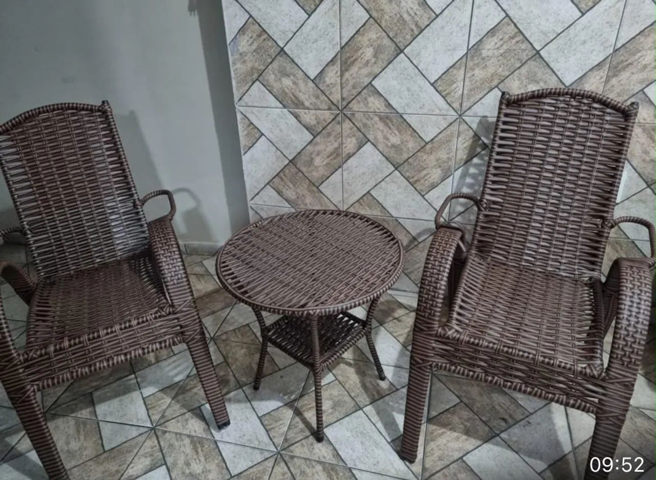 Conjunto de mesa com 2 cadeiras 