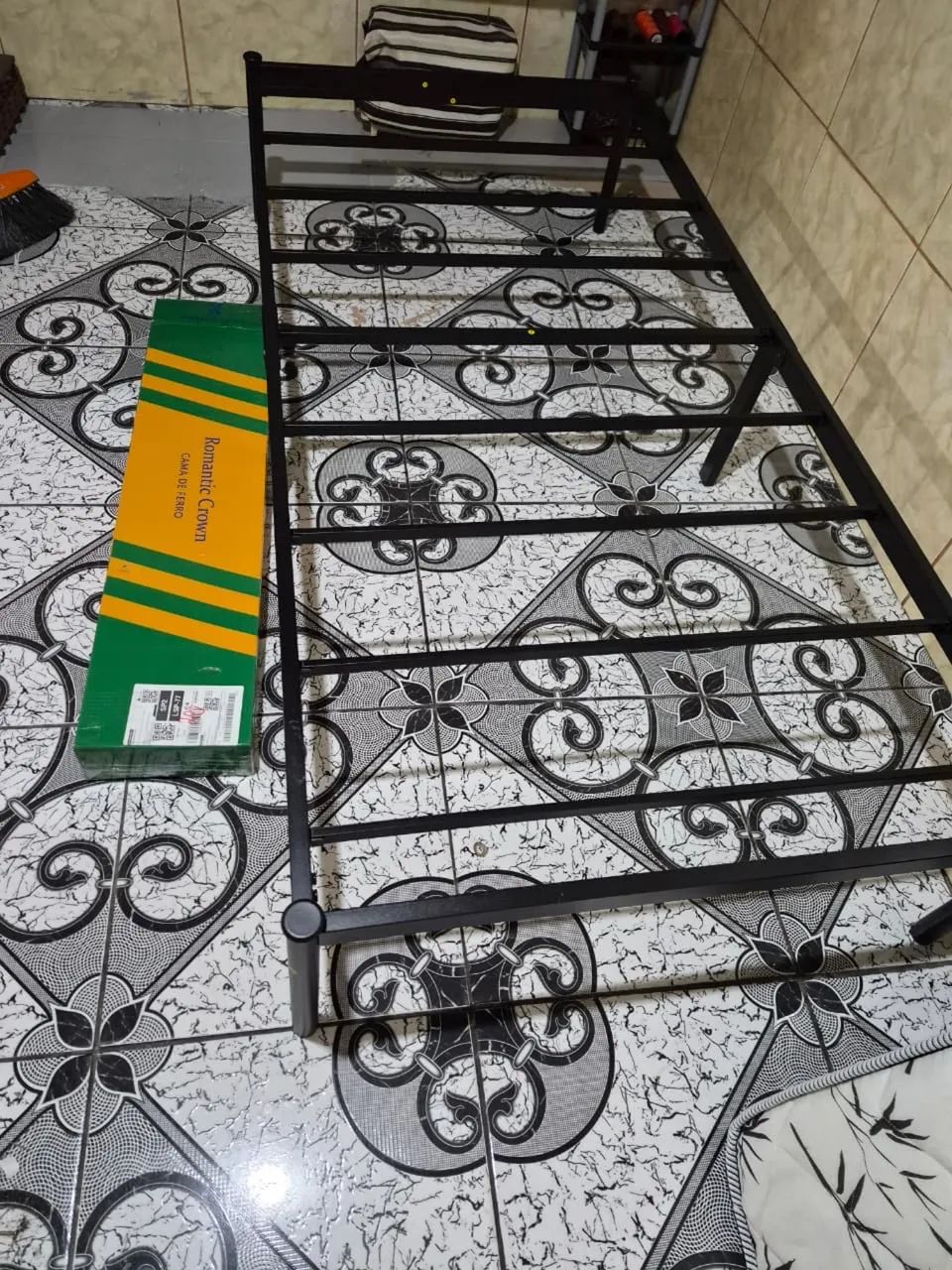 Cama de ferro Romantic Crown com colchão D33 de solteiro/ 30 dias de uso - Foto 5