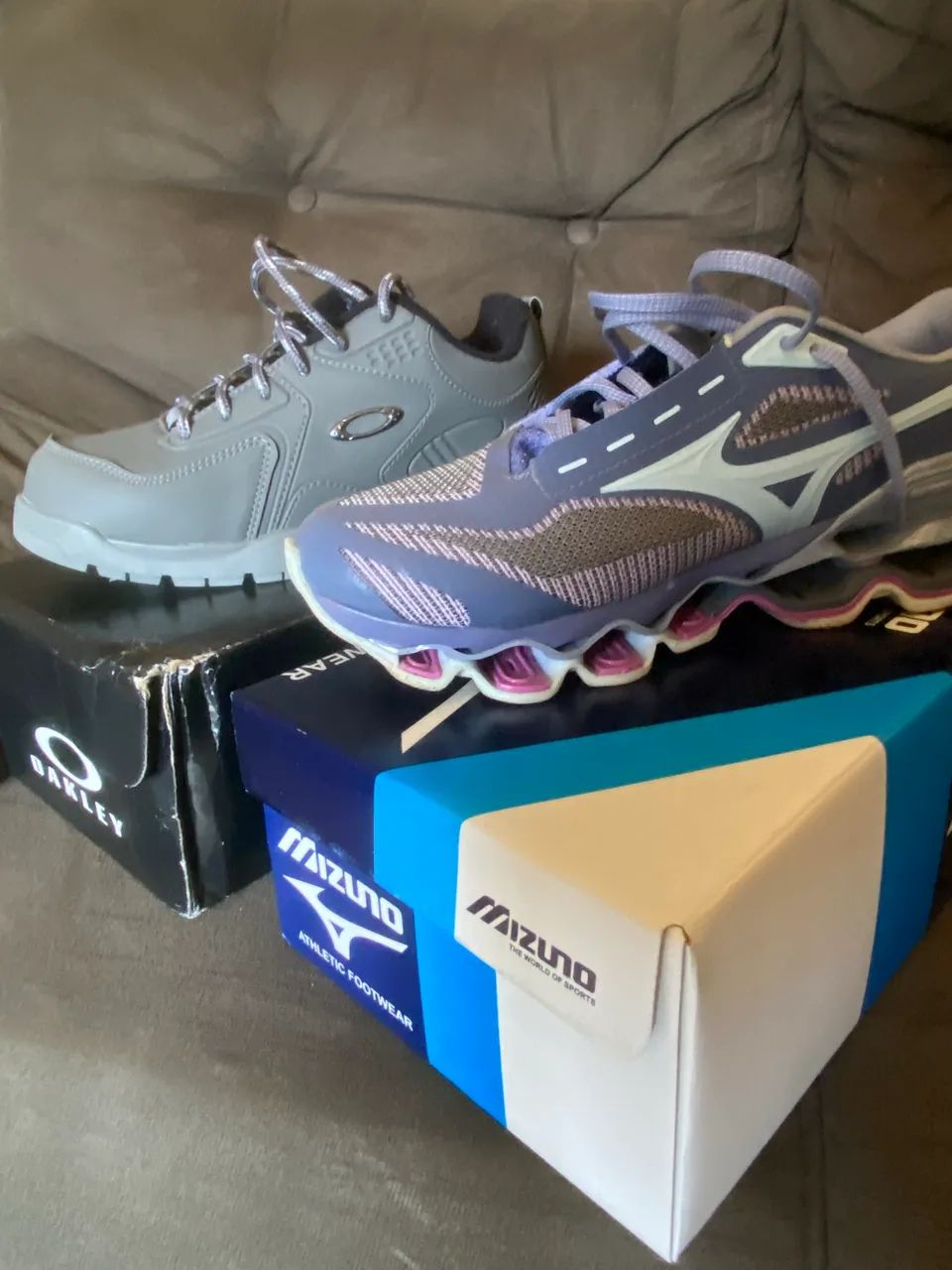 Vendo Mizuno , botinha da oakley  - Foto 2