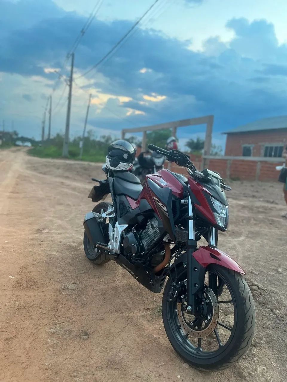 CB 300f