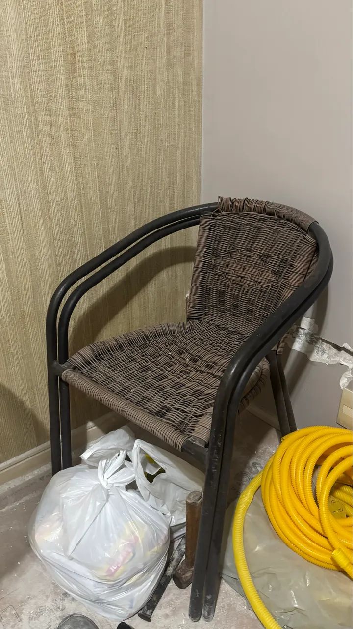 CONJUNTO - MESA + 2 CADEIRAS - Foto 2