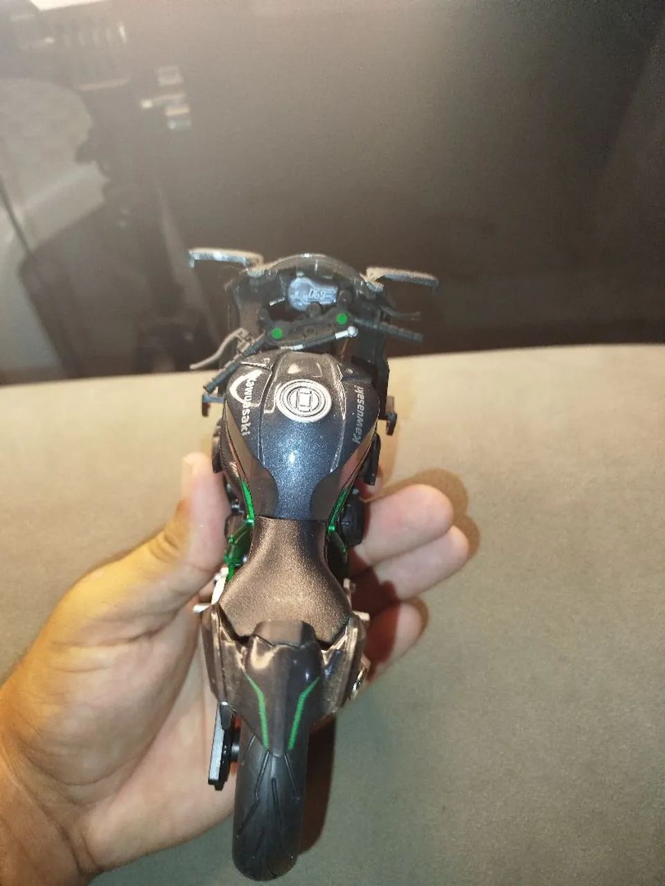 Miniatura Kawasaki H2R escala 1/8  - Foto 3