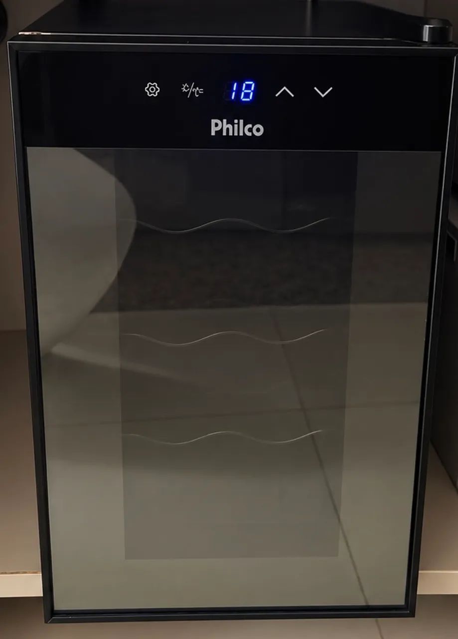 Adega Climatizada Philco 8 Garrafas - Display Digital