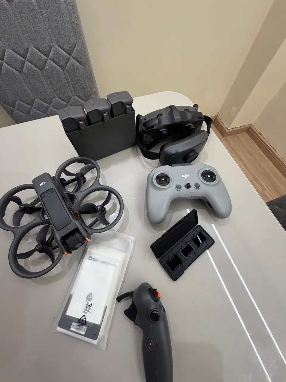 DJI avata 2 + Kit Filtro + Dji Fpv Remote Controller 3 - Foto 2