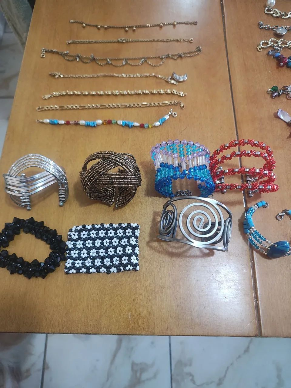 Bijouterias braceletes de várias cores, 12 reais cada. - Foto 3