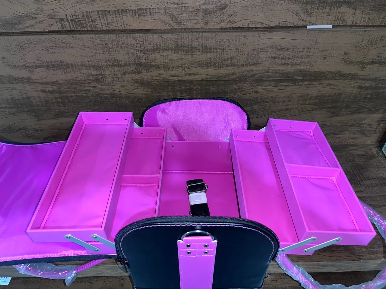 Maleta de Maquiagem Avon Original Preta e Rosa - Nova - Foto 4