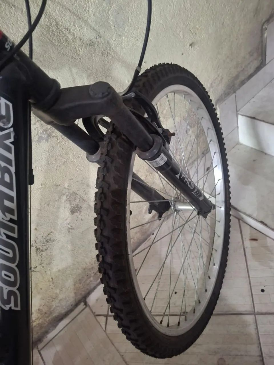 Bicicleta aro 26 Semi nova - Foto 5