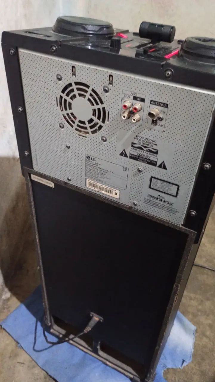 Vendo caixa de som lg com defeitos de quebrada mais está funcionando normal