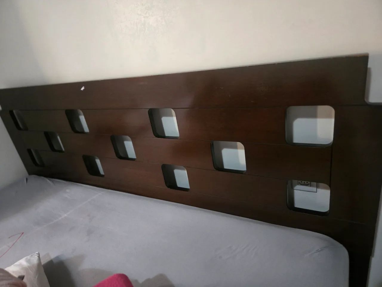 Cama super King com cabeceira e baú
