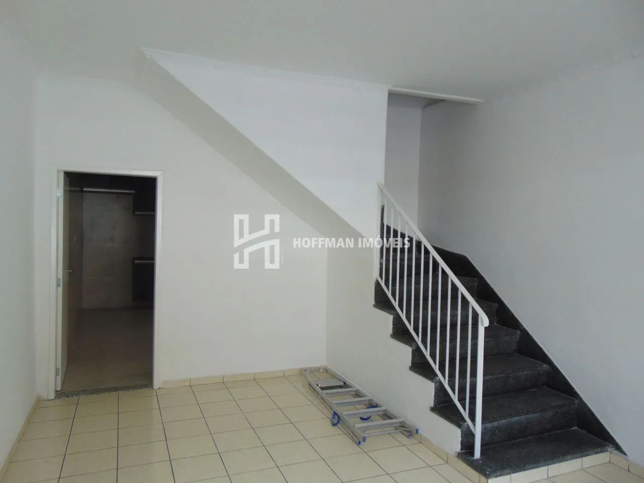Sobrado com 2 dormitórios à Venda, 99 m² - Santa Maria. - Foto 2