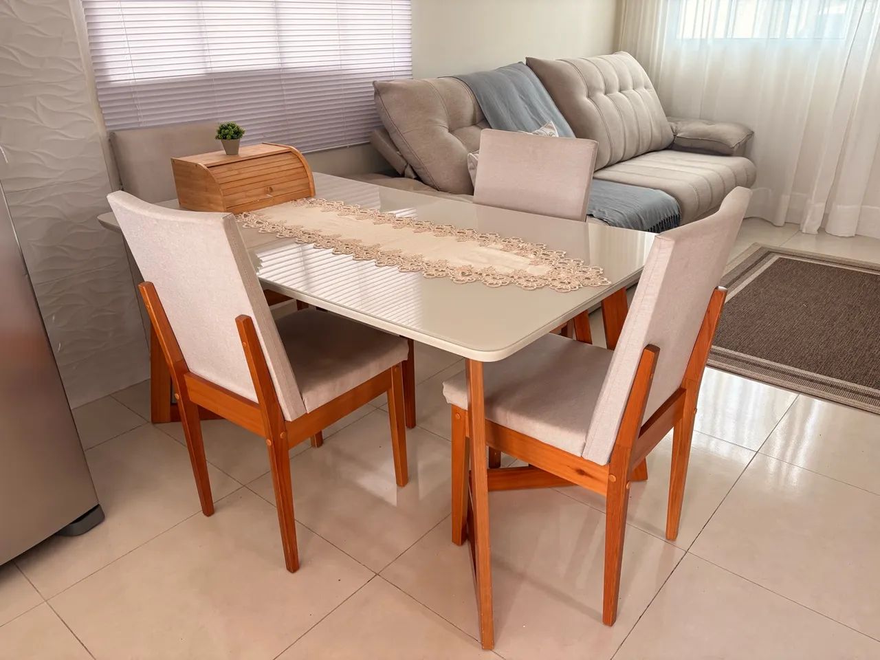 Mesa de Jantar com 6 cadeiras 