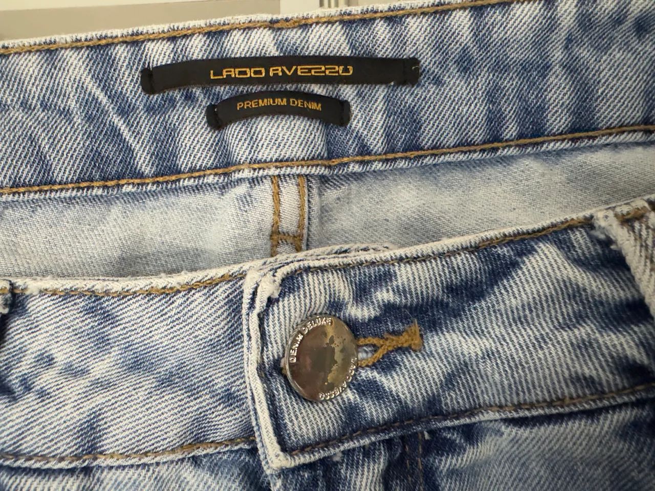 calça jeans mom lado avesso - Foto 3