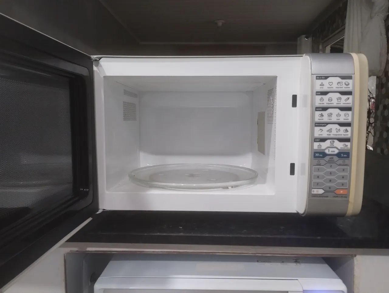 Microondas Midea 31 litros. - Foto 5