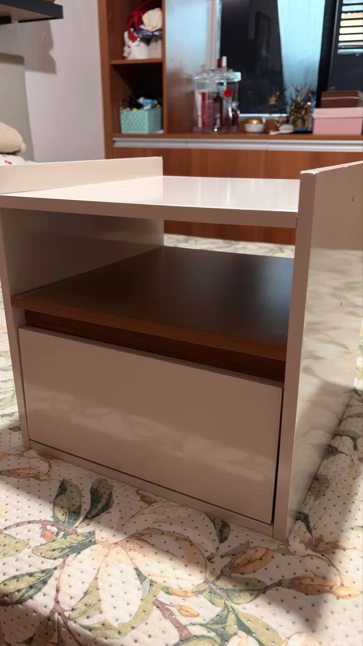 Mesa de cabeceira 