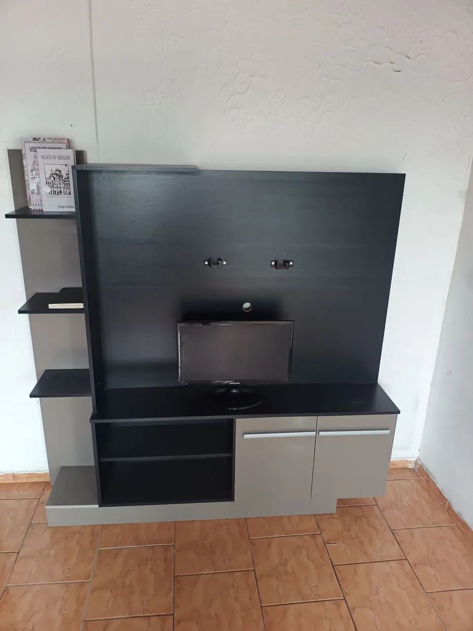 Móvel de sala muito novo, praticamente sem uso.