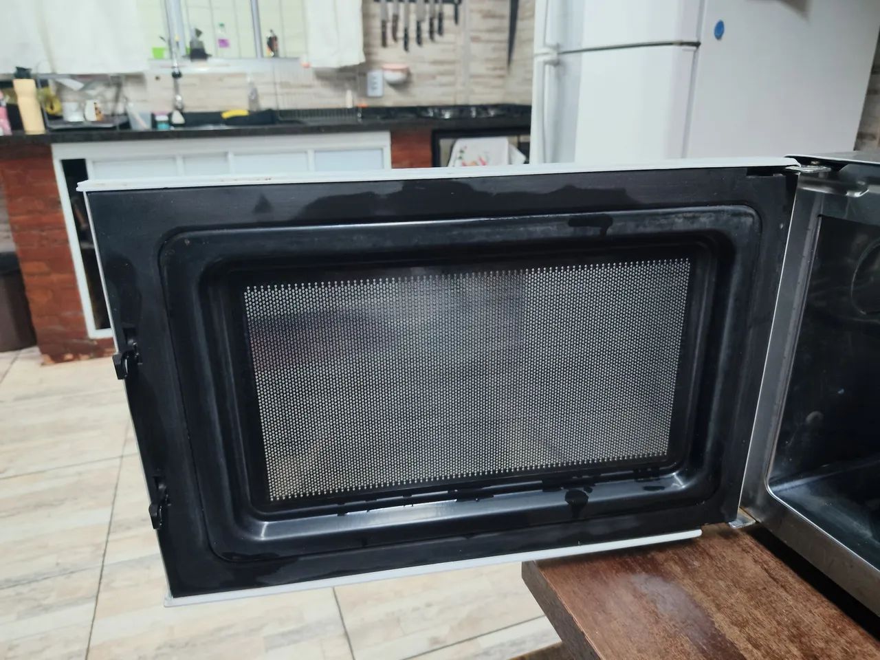 Microondas Brastemp inox 30L - Foto 4