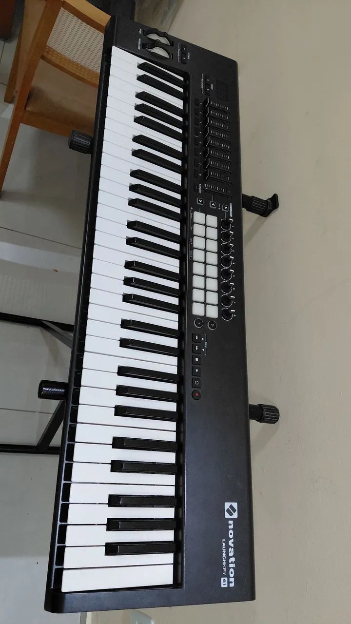 Teclado controlador Novation Launchkey 61