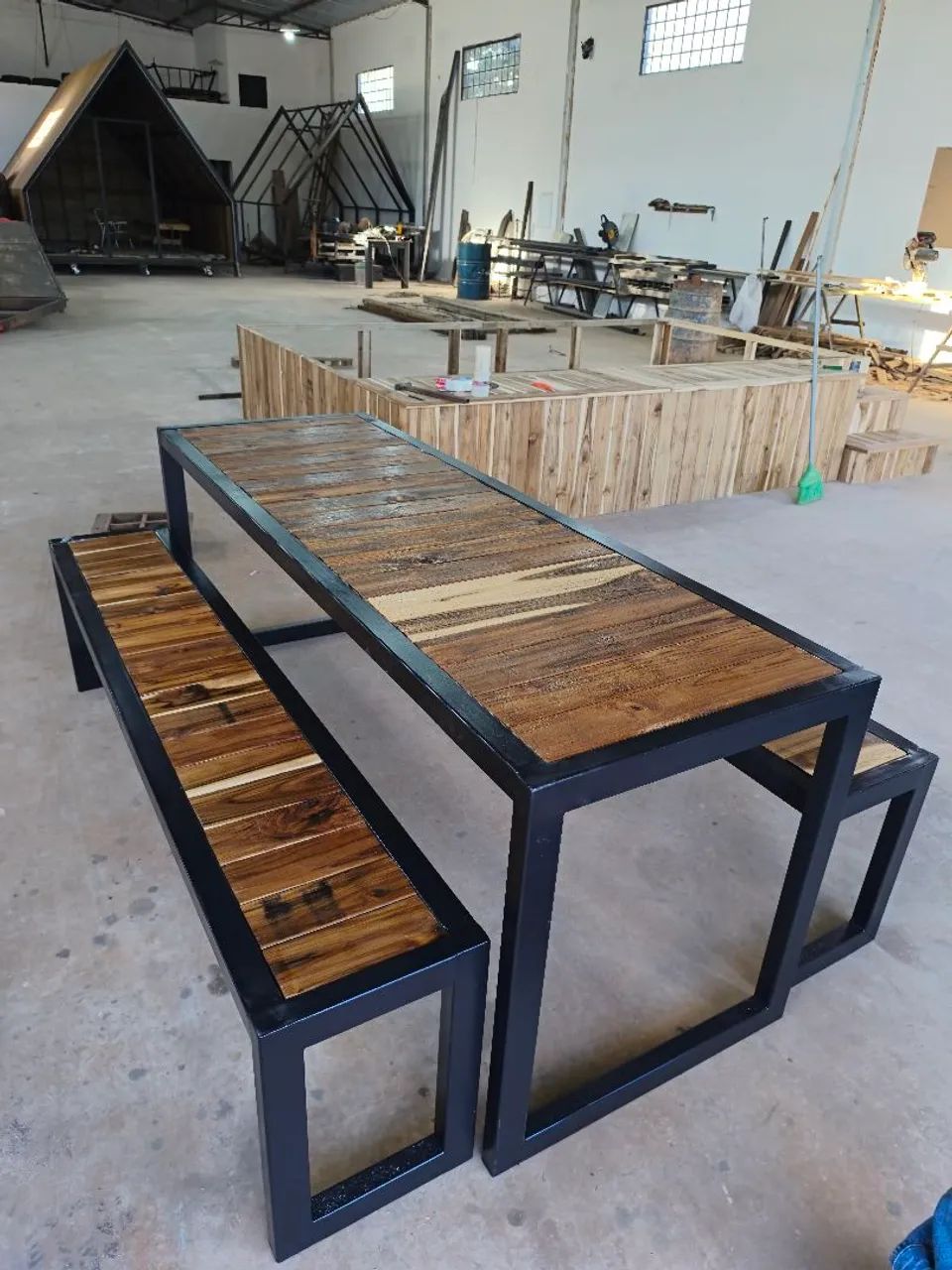 Mesa modelo industrial com madeira TECA  - Foto 5