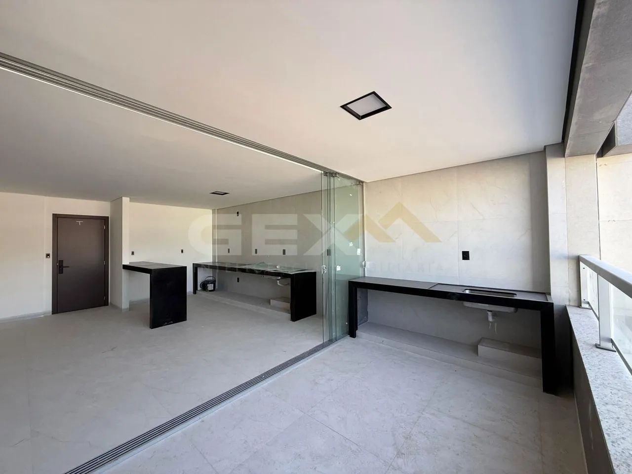 Apartamento à venda no Centro, 3 quartos sendo 1 suíte e 2 vagas.