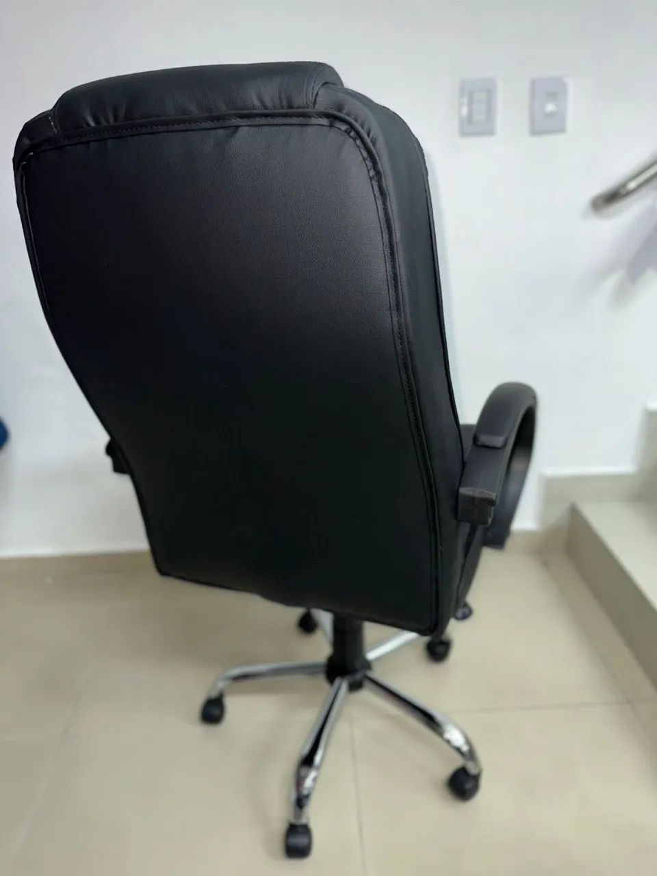 Cadeira de escritório Nova R$490,00 cada - Foto 2
