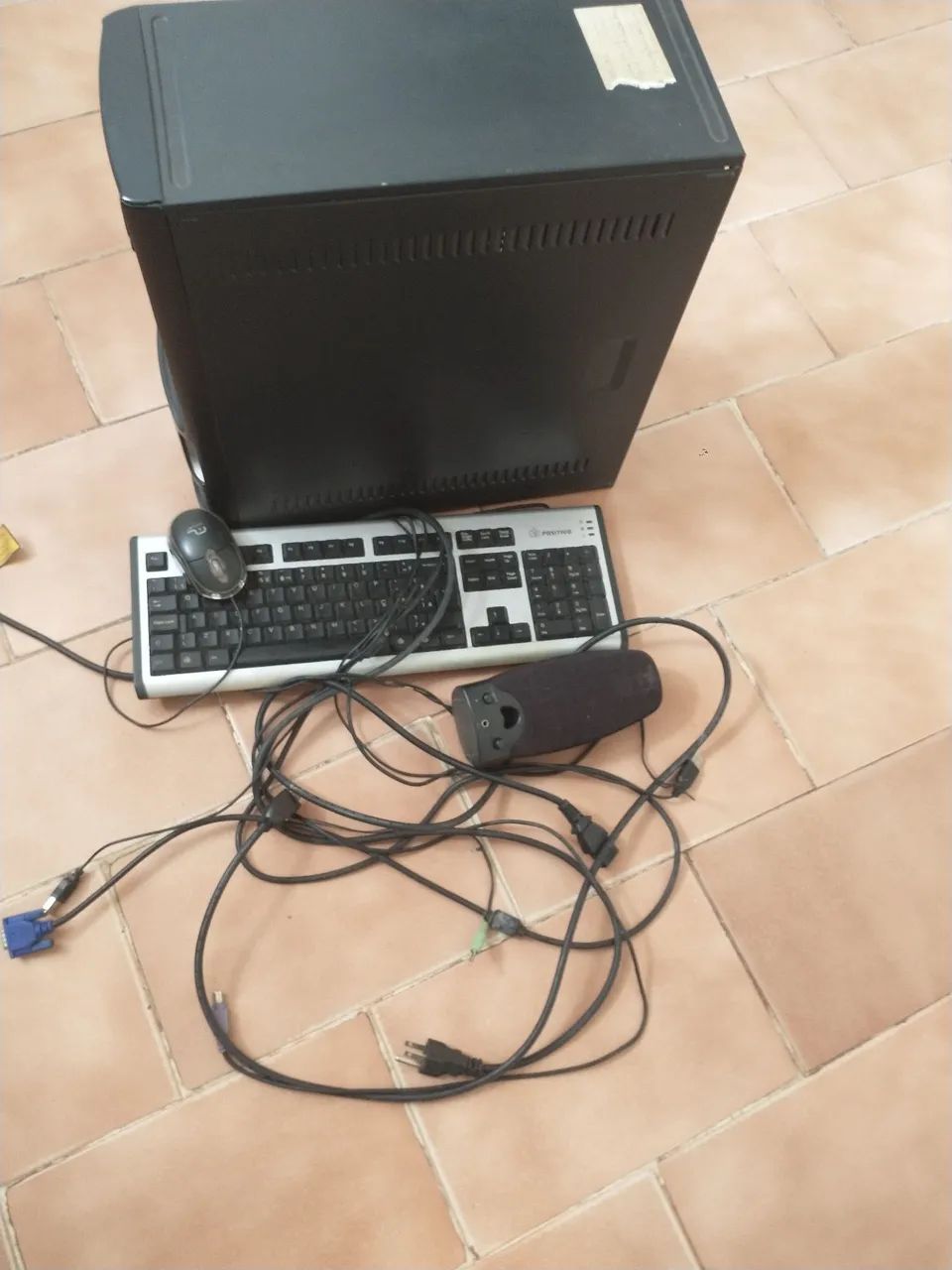 Desapego CPU com mause e teclado e um alto falante  - Foto 3
