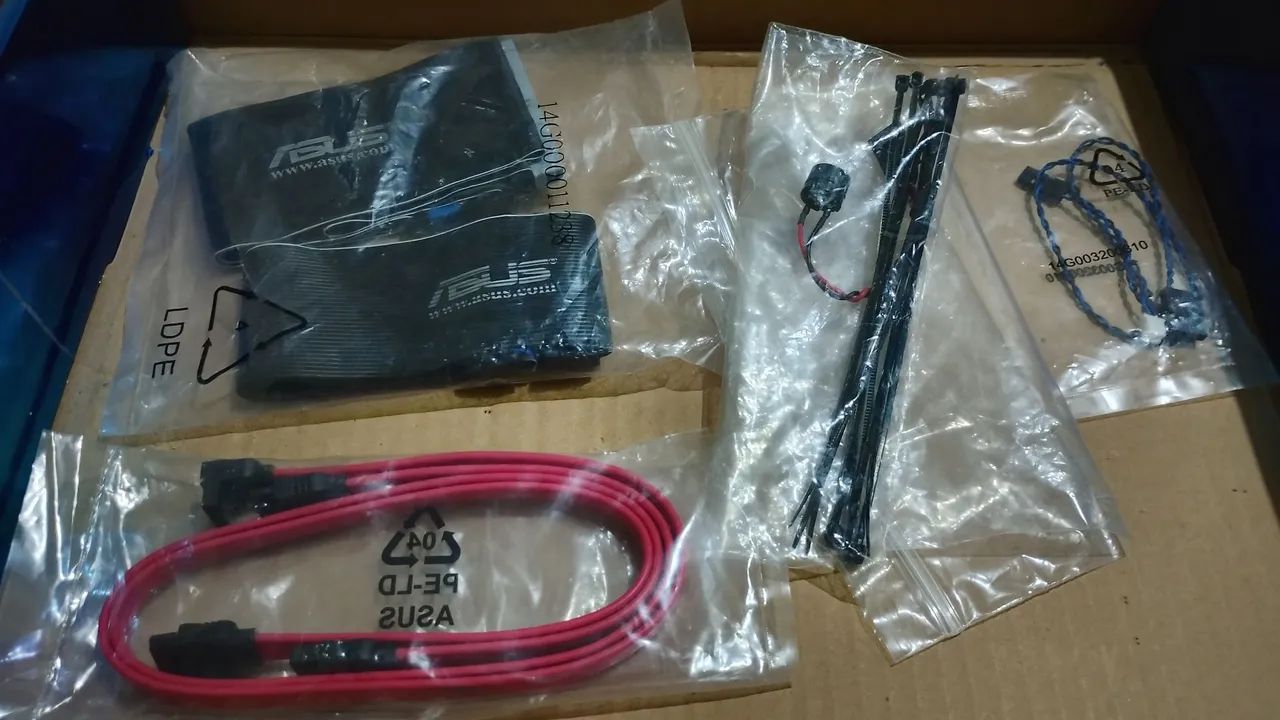 Caixa Placa Mãe Asus P5Q-E 775 + Acessórios  - Foto 5