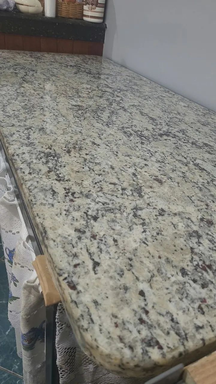 BALCÃO COM PEDRA GRANITO