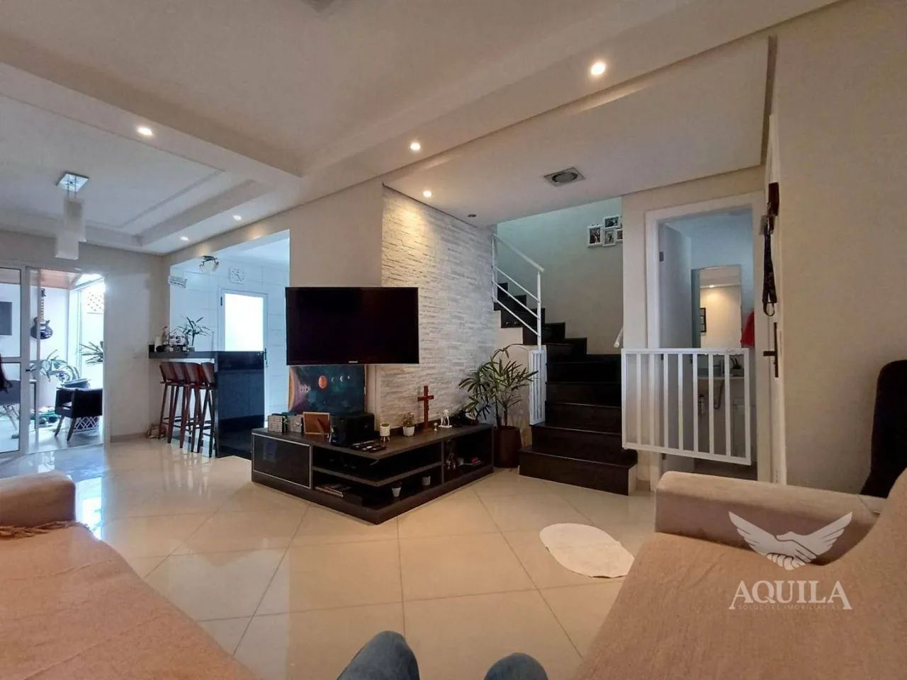 SOBRADO NA ZONA LESTE COM SUÍTE, CLOSET E ÁREA GOURMET - Foto 4