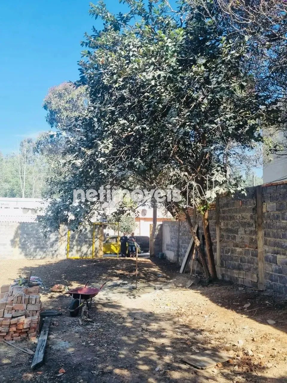 Área: Lote padrão de 506,38m²; - Foto 3