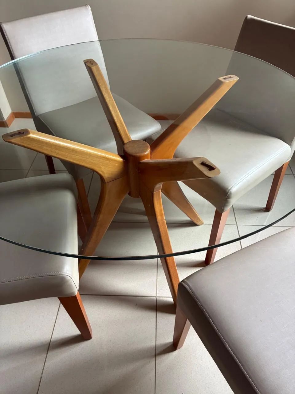 Conjunto de Mesa com 4 cadeiras - Sala - Foto 3