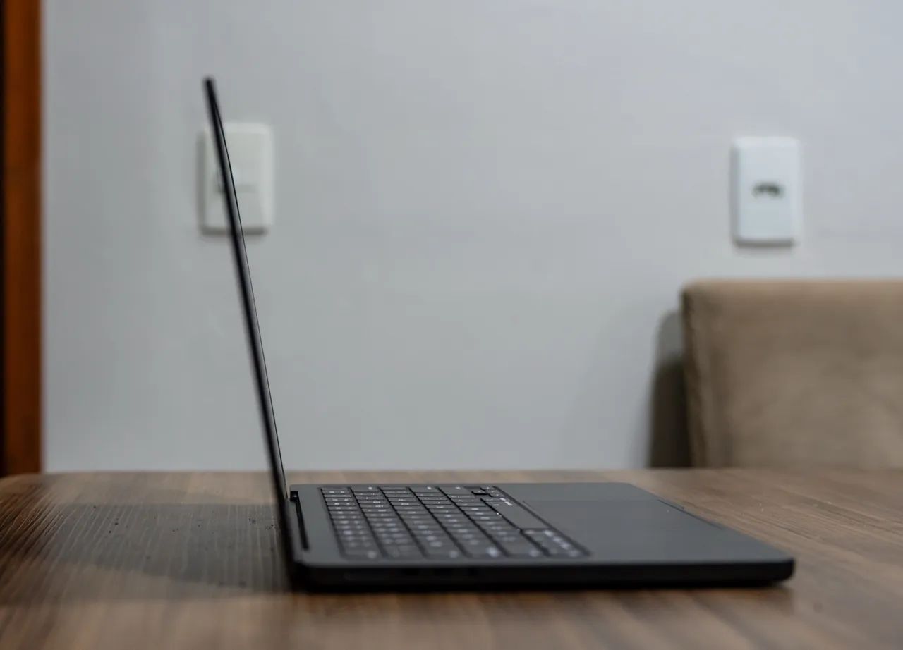 MACBOOK PRO M4 - Foto 4