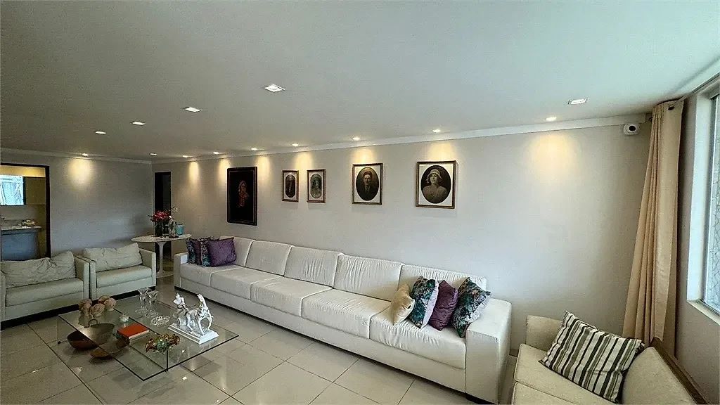 Casa 5 Quartos com 3 Suítes e 318m² - Farol