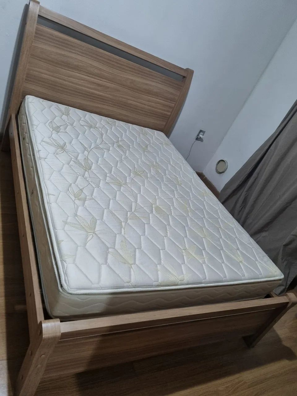 Cama de casal com colchão  - Foto 3