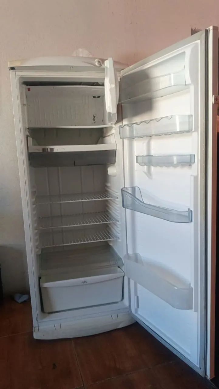 Geladeira um porta 