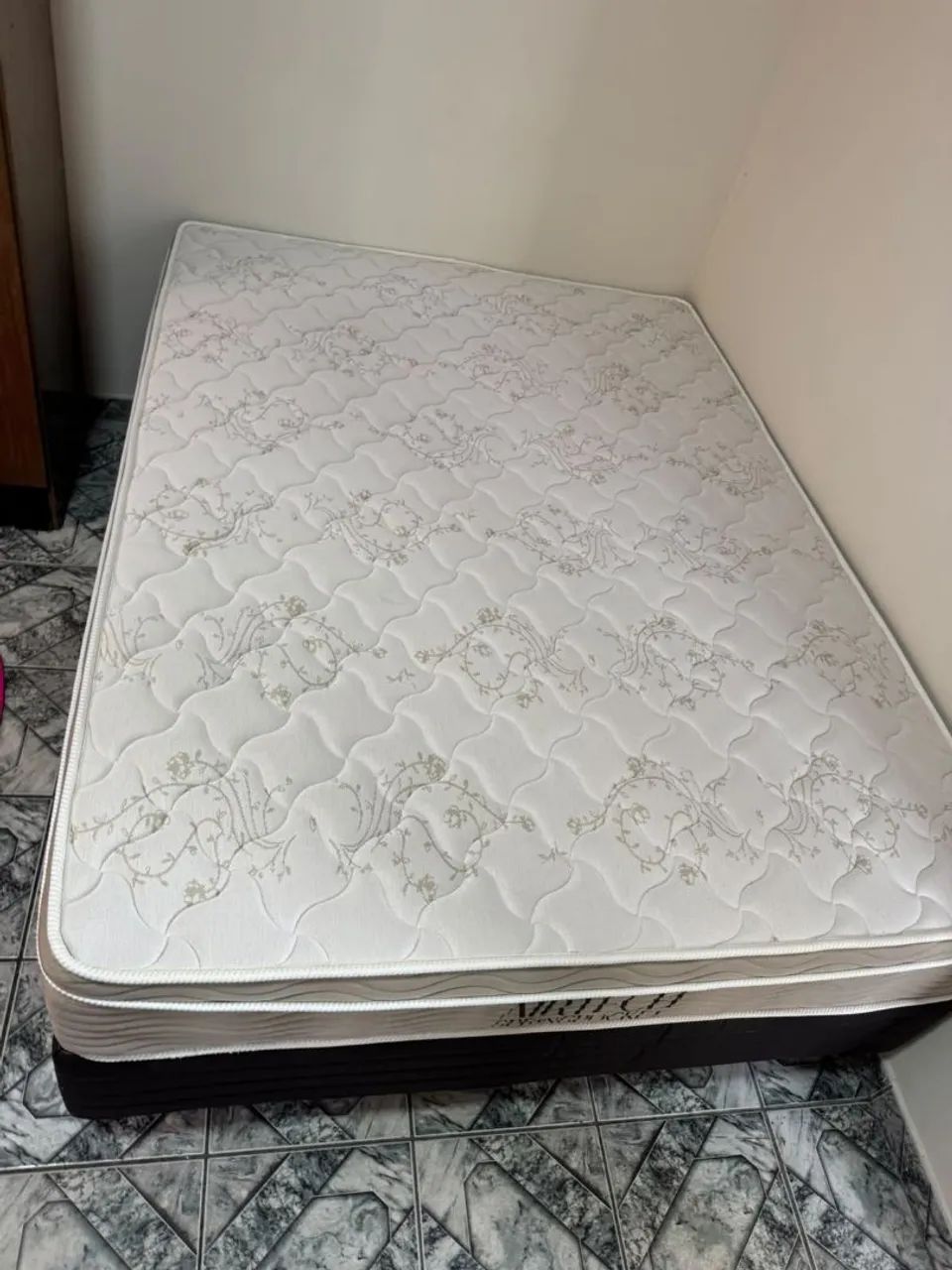 Cama Box de casal,seminova 