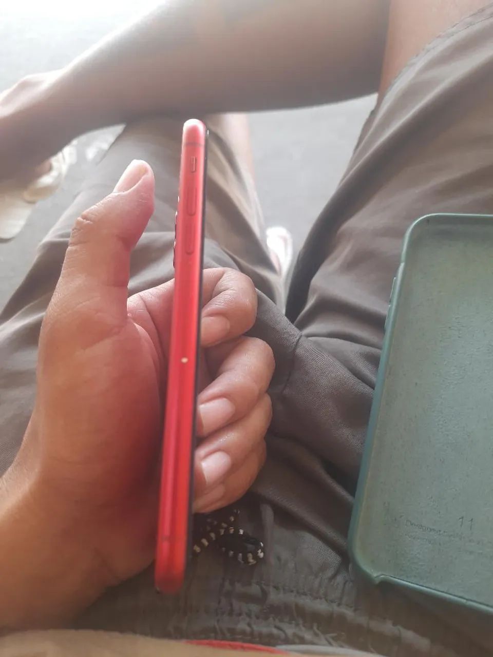 iPhone vermelho 11 ,de 128 gb apenas com marcas de uso  - Foto 2