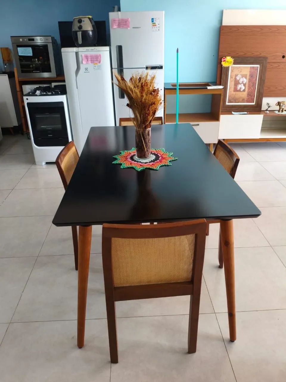 Mesa De madeira com 4 cadeiras  - Foto 4