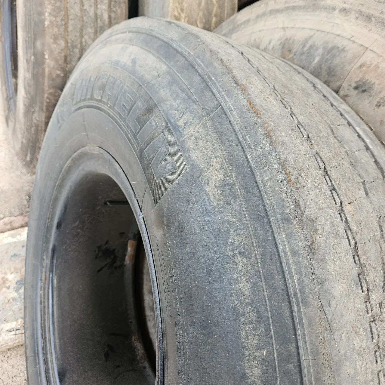 Pneus 1100 R22 - Foto 3