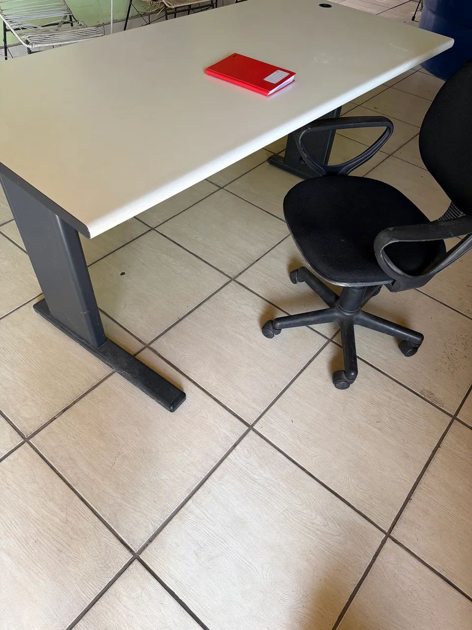 Mesa de escritório e cadeira - Foto 2