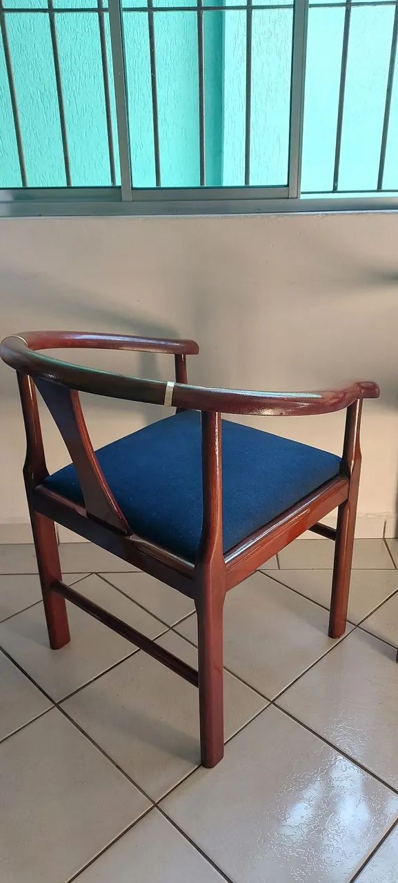 PAR DE CADEIRAS EM MOGNO COM BRAÇOS  - Foto 3
