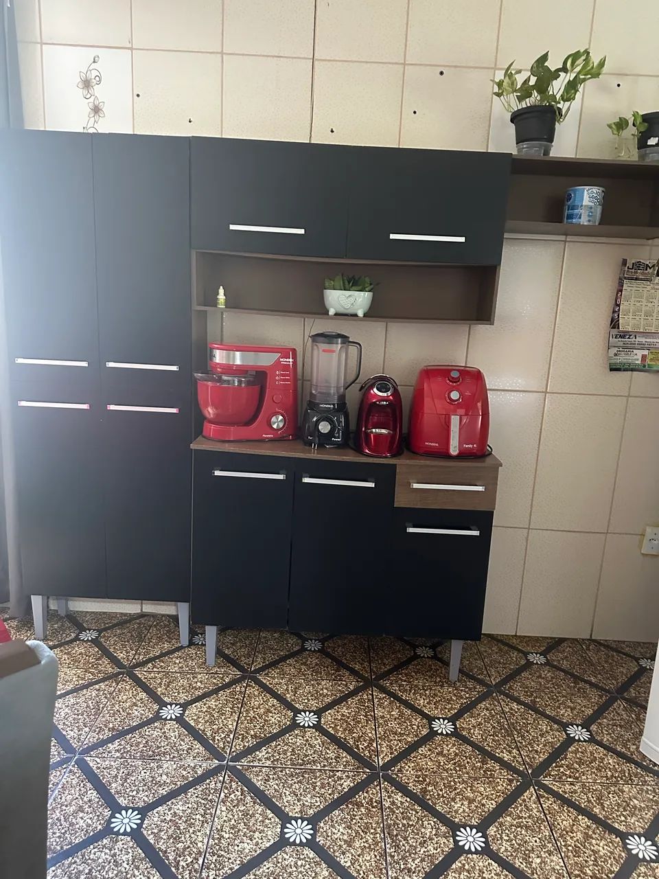 Vendo conjunto de mesa com 4 cadeiras e armário com balcão  - Foto 5